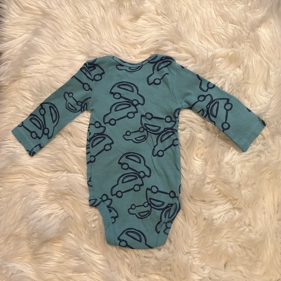 Carter’s Baby Boy Blue Car Print Long Sleeve Bodysuit Size 6 Months - Picture 3 of 4